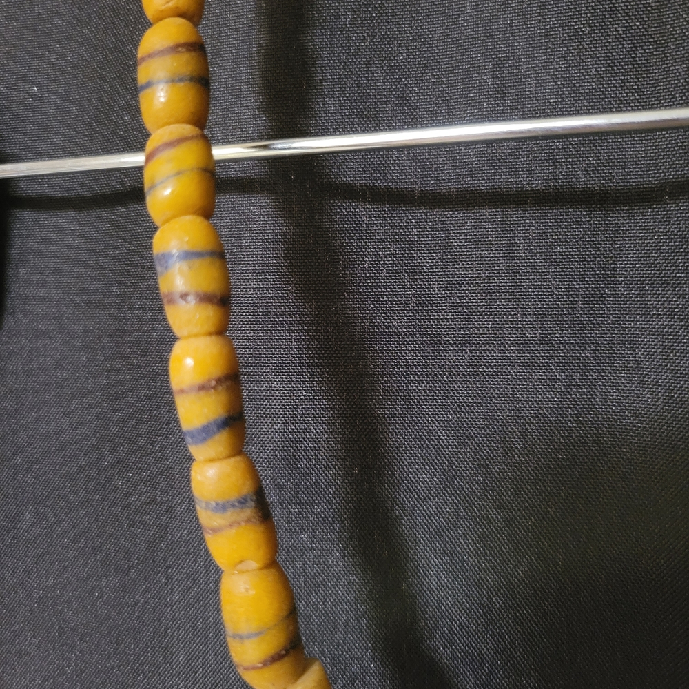 Vintage handmade Krobo glass trade beads, Using recycled-glass techniques - Picture 15 of 16